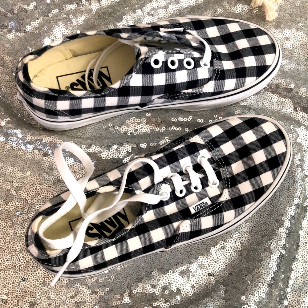 Authentic vans shoes. Never used.